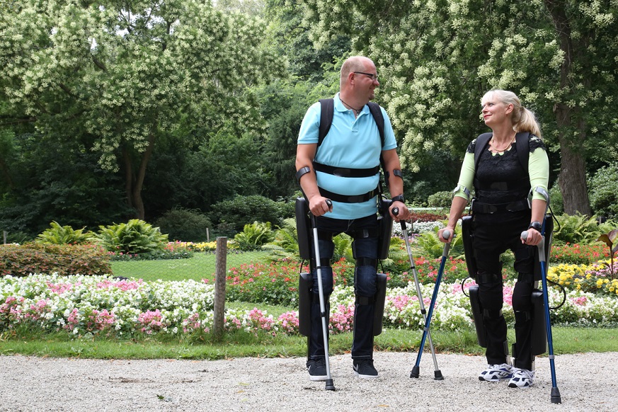 Týden inovací přinesl nové „nohy“ pro paraplegiky a „oči“ pro nevidomé